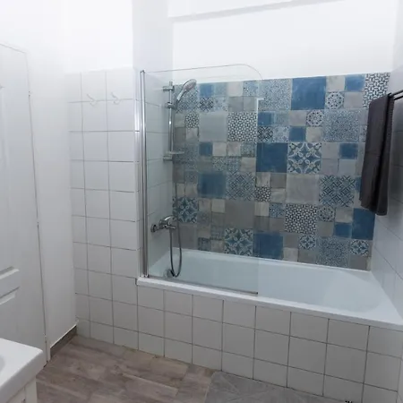 Good Life Apartment *